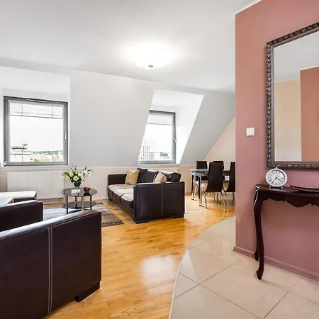 Happy Old Town Tartaczna 235 * Gdańsk