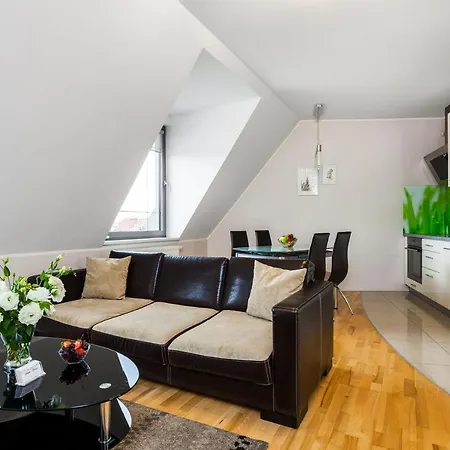 Happy Old Town Tartaczna 235 Gdańsk